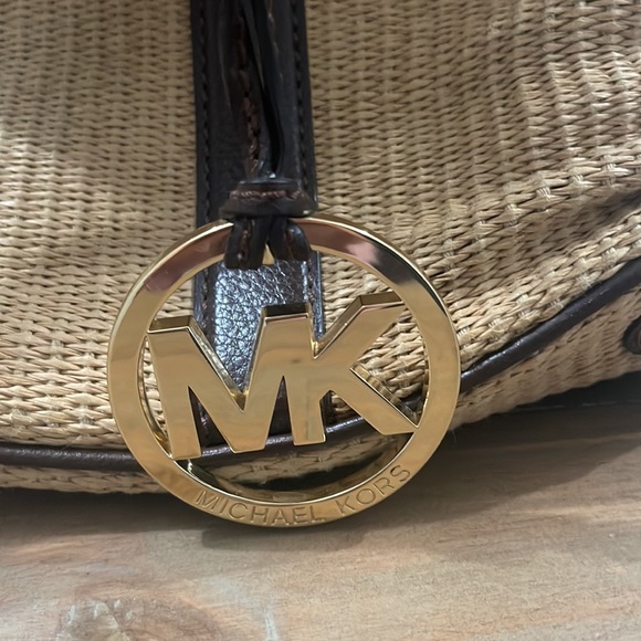 Michael Kors straw summer tote. Removable pouch inside. - Picture 2 of 11